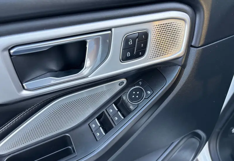 2020 Ford Explorer photo 41