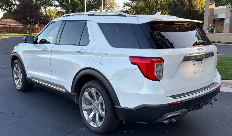 2020 Ford Explorer photo 7