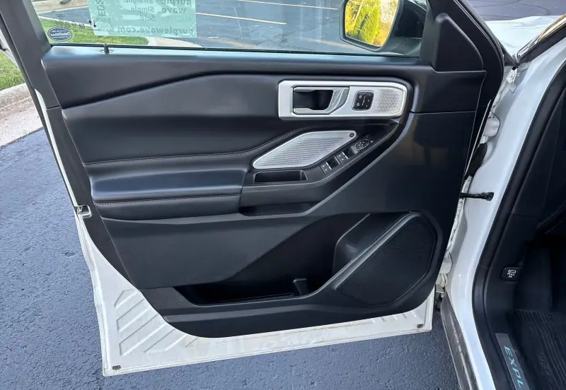 2020 Ford Explorer photo 40