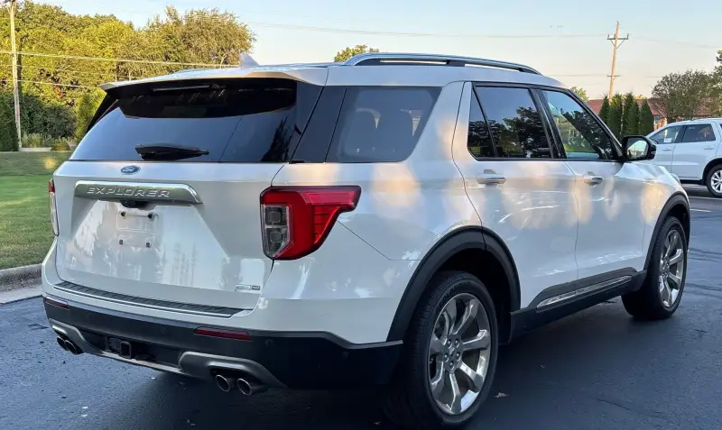 2020 Ford Explorer photo 5