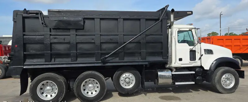 2013 Mack Granite GU713 photo 4