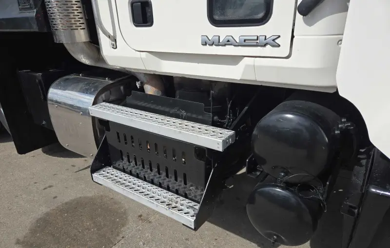 2013 Mack Granite GU713 photo 12