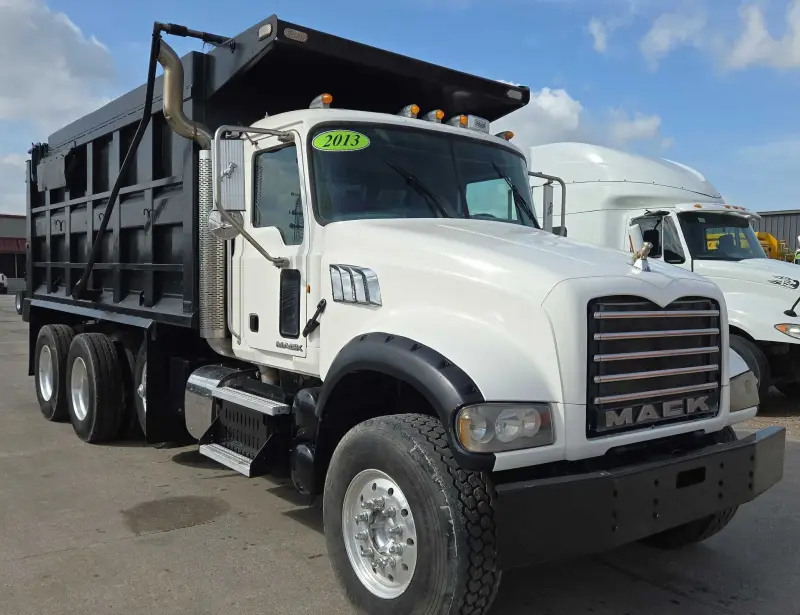 2013 Mack Granite GU713 photo 3