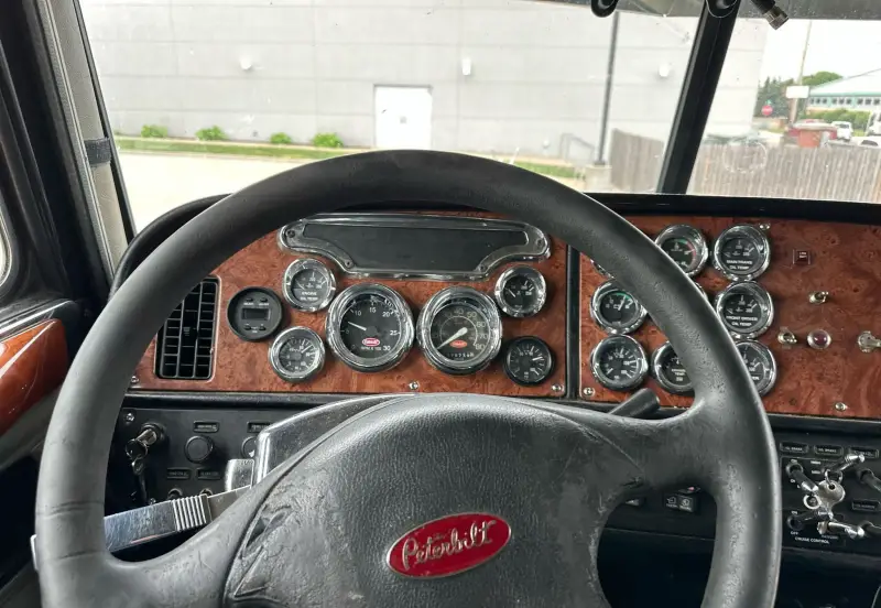 2004 Peterbilt 379 photo 13