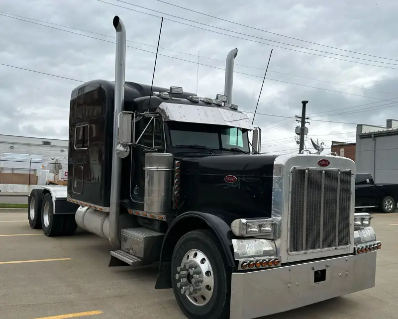 2004 Peterbilt 379 photo 3