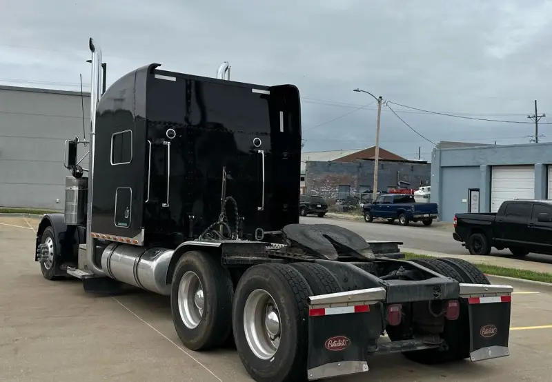2004 Peterbilt 379 photo 7
