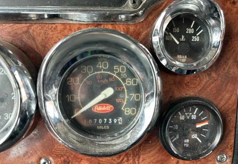 2004 Peterbilt 379 photo 15
