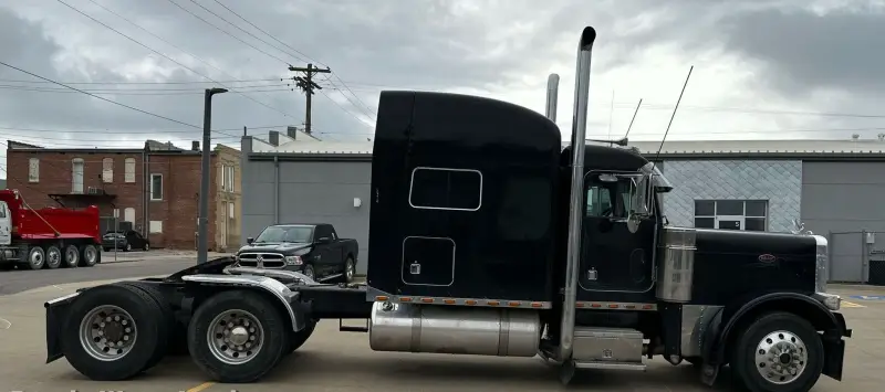 2004 Peterbilt 379 photo 4