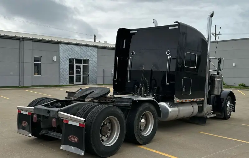 2004 Peterbilt 379 photo 5
