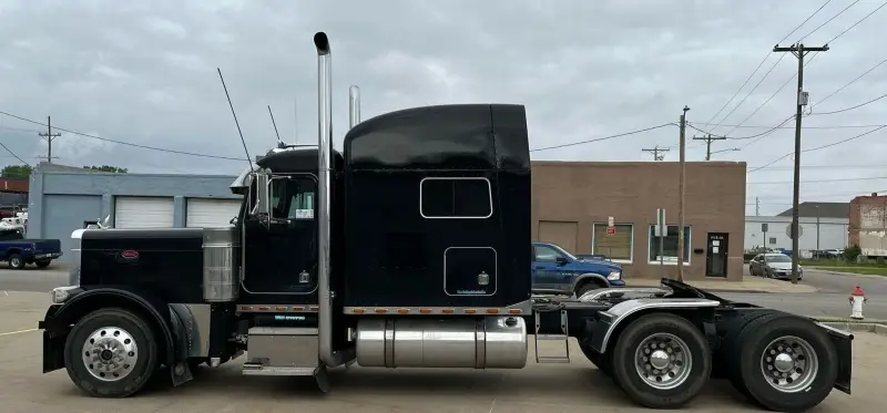 2004 Peterbilt 379 photo 8