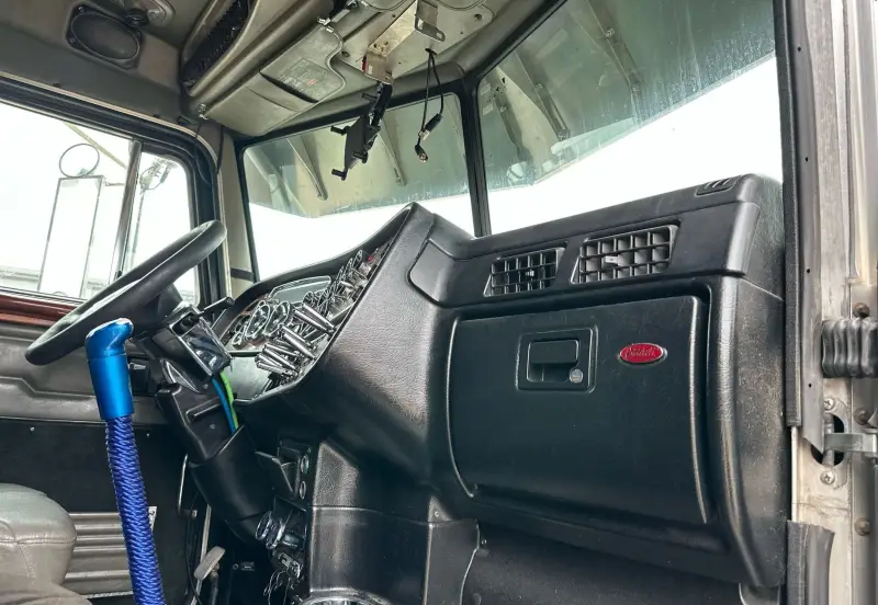 2004 Peterbilt 379 photo 35