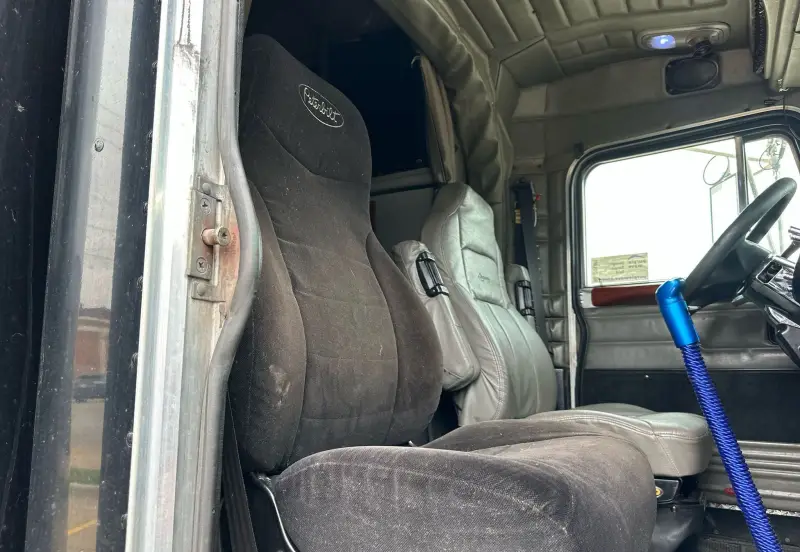 2004 Peterbilt 379 photo 34